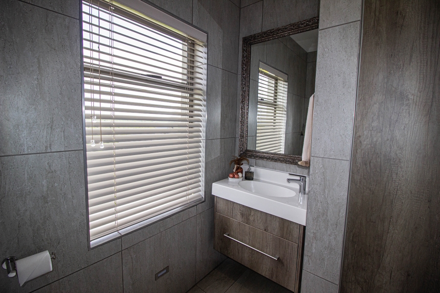 6 Bedroom Property for Sale in Kleinbaai Western Cape